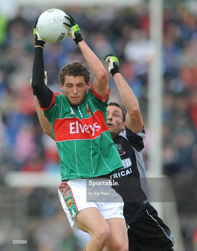 22 June 2008; Tom Parsons, Mayo, in action against Eamon O Hara, Sligo. GAA Football Connacht Senior Championship Semi-Final, Mayo v Sligo, McHale Park, Castlebar, Co. Mayo. Picture credit: Ray Ryan / SPORTSFILE