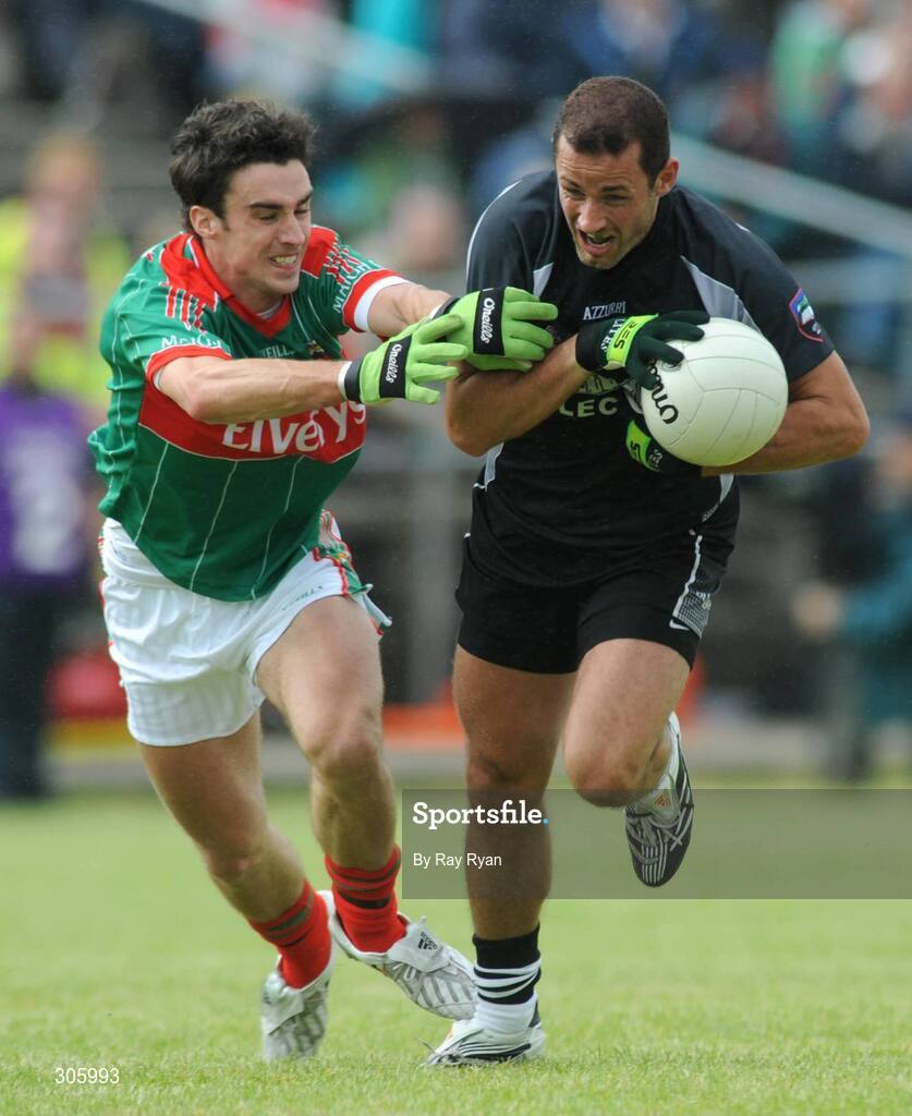 22 June 2008; Eamon O Hara, Sligo, in action against Kieran Conroy, Mayo. GAA Football Connacht Senior Championship Semi-Final, Mayo v Sligo, McHale Park, Castlebar, Co. Mayo. Picture credit: Ray Ryan / SPORTSFILE