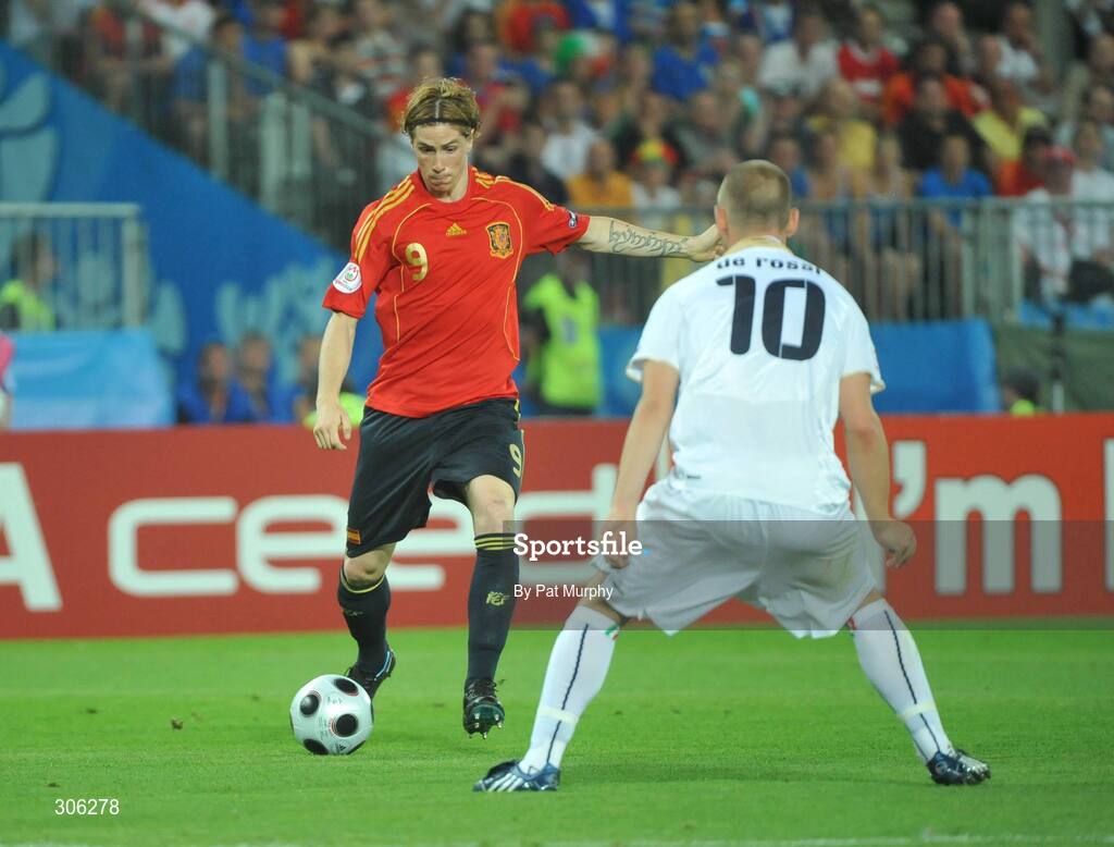 22 June 2008; Fernando Torres, Spain, in action against Daniele De Rossi, Italy. UEFA EURO 2008TM, Quarter-Final, Spain v Italy, Ernst Happel Stadion, Vienna, Austria. Picture credit; Pat Murphy / SPORTSFILE