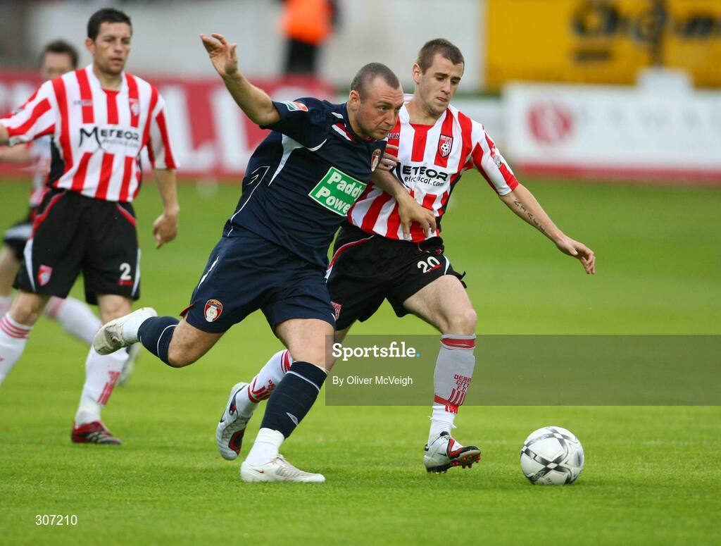27 June 2008; Mark Quigley, St Patrick's Athletic, in action against Niall McGinn, Derry City. eircom league Premier Division, Derry City v St Patrick's Athletic, Brandywell, Derry. Picture credit: Oliver McVeigh / SPORTSFILE