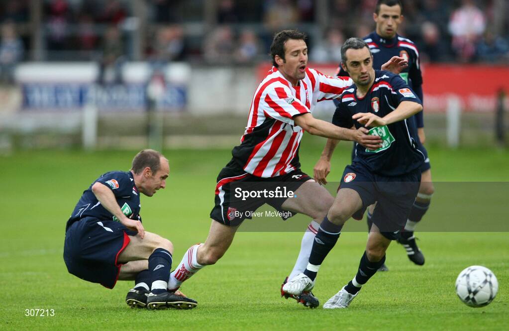 27 June 2008; Ciaran Martyn, Derry City, in action against Alan Kirby and Gary Dempsey, St Patrick's Athletic. eircom league Premier Division, Derry City v St Patrick's Athletic, Brandywell, Derry. Picture credit: Oliver McVeigh / SPORTSFILE