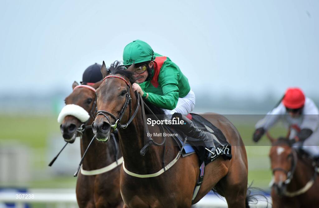 28 June 2008; Sharleez, centre, with Mick Kinane up, on their way to winning The Jordan Town and Country Estate Agents European Breeders Fund Summer Fillies Handicap. Curragh Racecourse, Co. Kildare. Picture credit: Matt Browne / SPORTSFILE