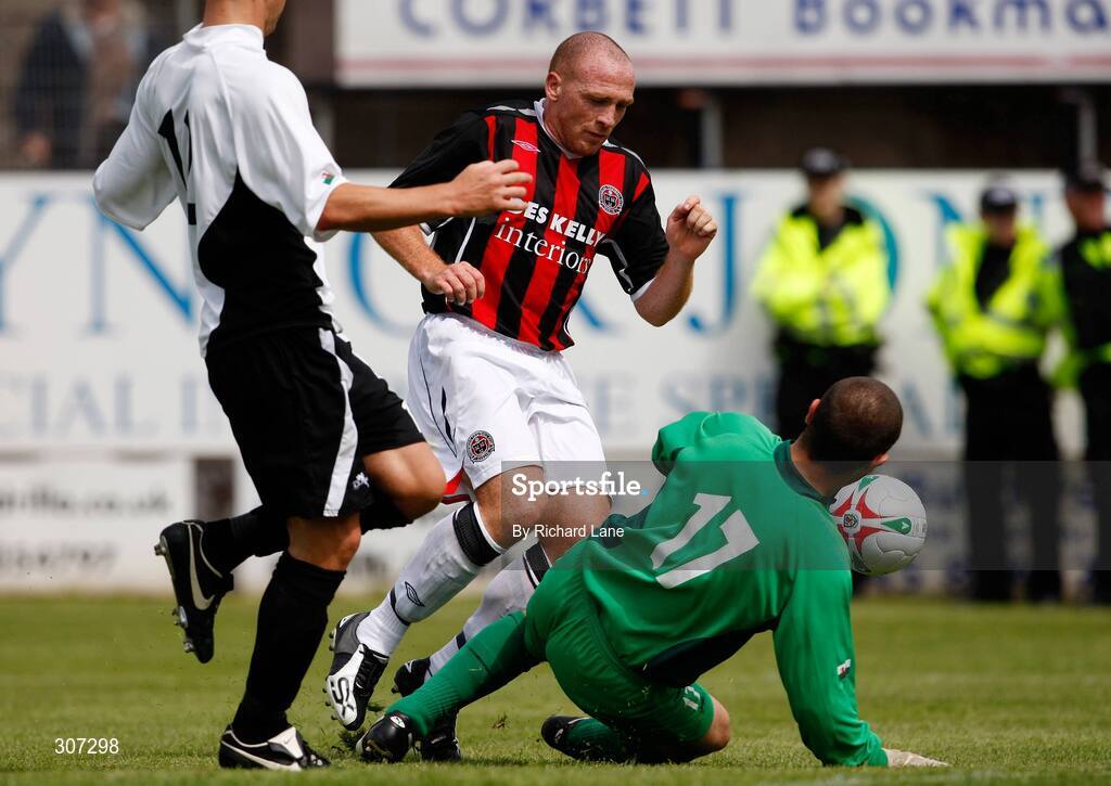 28 June 2008; Glen Crowe, Bohemians, in action against keeper John Gann, Rhyl. UEFA Intertoto Cup, First Round, 2nd Leg, Rhyl F.C. v Bohemians FC, Belle Vue Stadium, Grange Road, Rhyl, Denbighshire, Wales. Picture credit: Richard Lane / SPORTSFILE