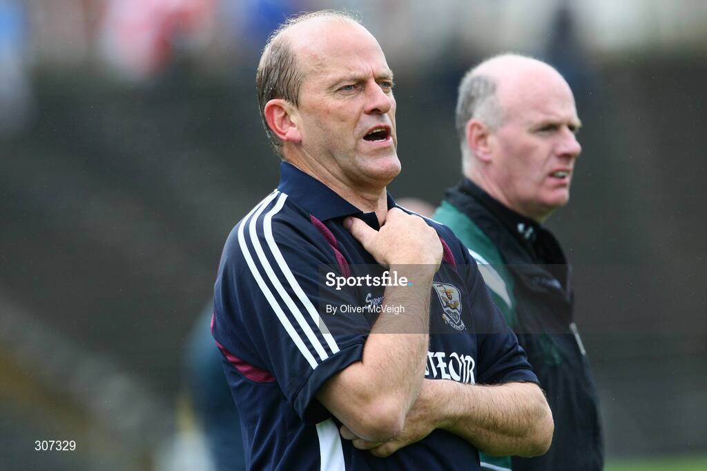 28 June 2008; Galway manager Ger Loughnane giving instructions from the sideline. All-Ireland Senior Championship Qualifier, Round 1, Antrim v Galway, Casement Park, Belfast, Co. Antrim. Picture credit: Oliver McVeigh / SPORTSFILE