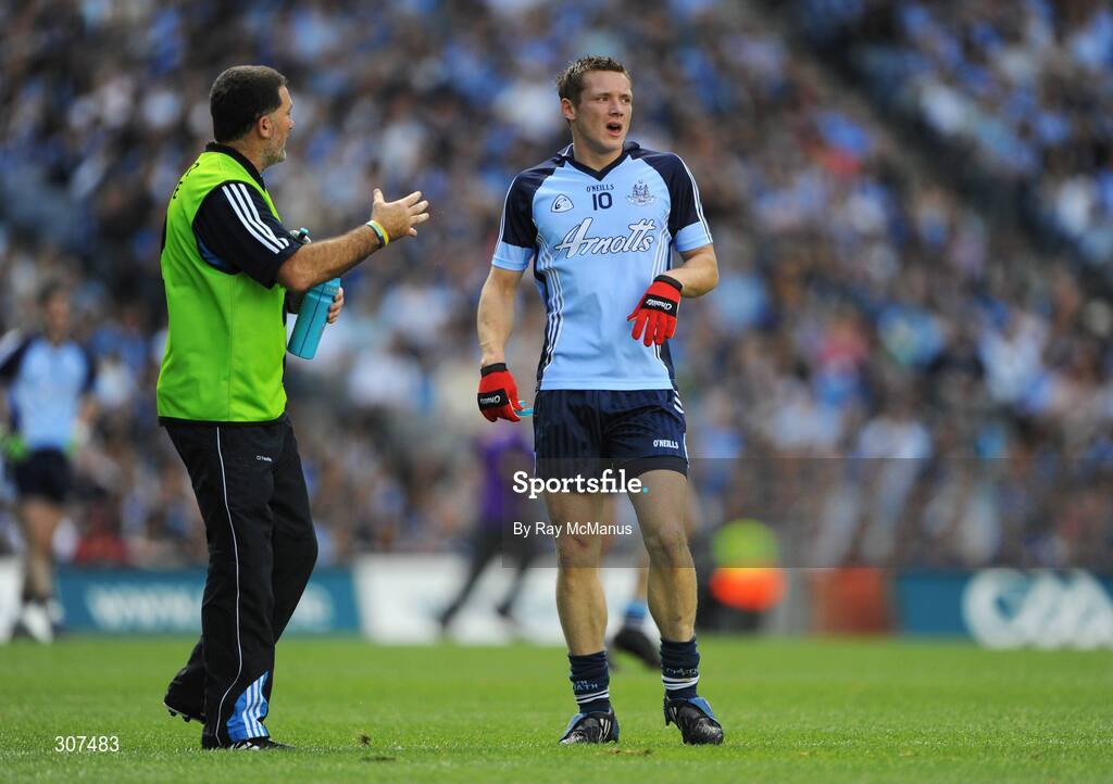 29 June 2008; Former Dublin star Ciaran Duff, now a water carrier, gives instructions to Dublin's Paul Flynn. GAA Football Leinster Senior Championship Semi-Final, Dublin v Westmeath, Croke Park, Dublin. Picture credit: Ray McManus / SPORTSFILE