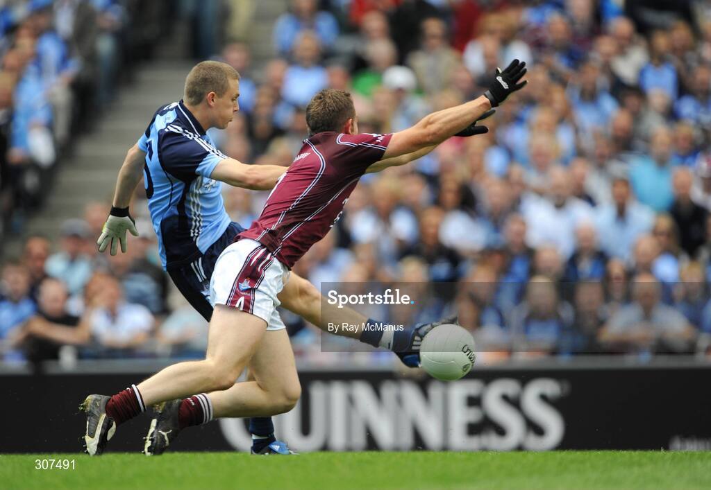 29 June 2008; Tomas Quinn, Dublin, in action against Francis Boyle, Westmeath. GAA Football Leinster Senior Championship Semi-Final, Dublin v Westmeath, Croke Park, Dublin. Picture credit: Ray McManus / SPORTSFILE