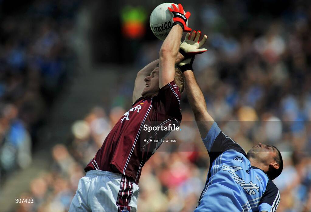 29 June 2008; Denis Glennon, Westmeath, in action against David Henry, Dublin. GAA Football Leinster Senior Championship Semi-Final, Dublin v Westmeath, Croke Park, Dublin. Picture credit: Brian Lawless / SPORTSFILE