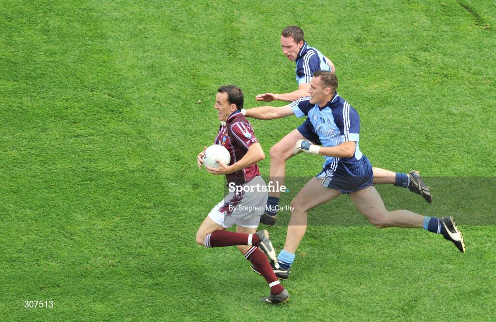 29 June 2008; Damien Healy, Westmeath, in action against Ciaran Whelan, left, and Barry Cahill, Dublin. GAA Football Leinster Senior Championship Semi-Final, Dublin v Westmeath, Croke Park, Dublin. Picture credit: Stephen McCarthy / SPORTSFILE