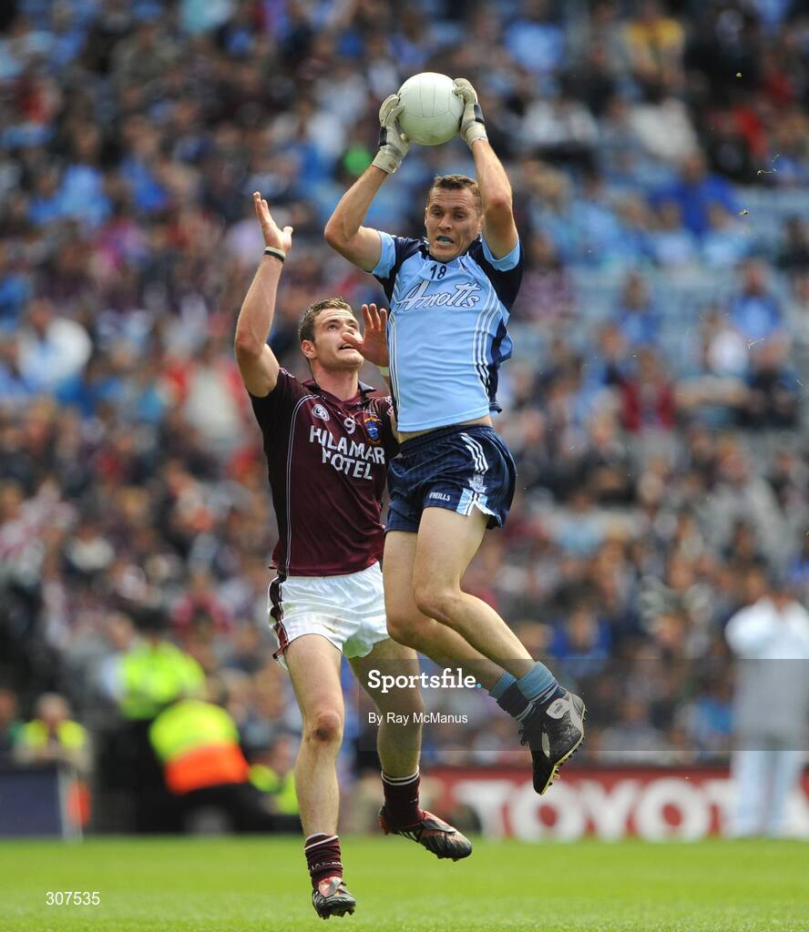 27 June 2008; Ciaran Whelan wins possession for Dublin ahead of Westmeath's David Duffy. GAA Football Leinster Senior Championship Semi-Final, Dublin v Westmeath, Croke Park, Dublin. Picture credit: Ray McManus / SPORTSFILE