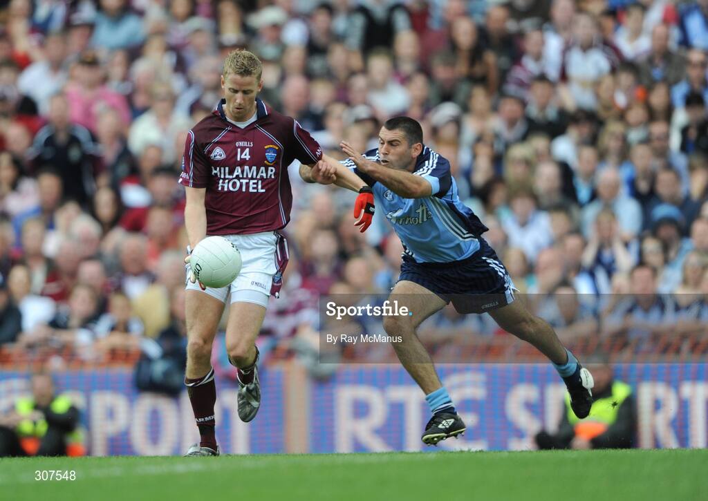 29 June 2008; Denis Glennon, Westmeath, in action against David Henry, Dublin. GAA Football Leinster Senior Championship Semi-Final, Dublin v Westmeath, Croke Park, Dublin. Picture credit: Ray McManus / SPORTSFILE