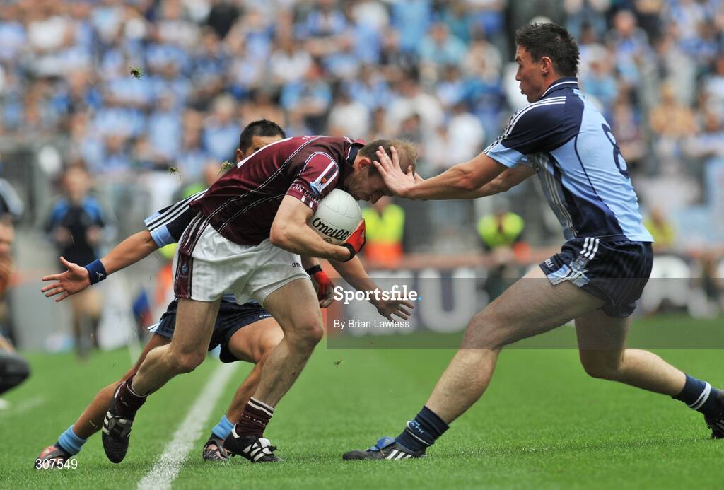 29 June 2008; John Smith, Westmeath, in action against Éamon Fennell and Jason Sherlock, Dublin. GAA Football Leinster Senior Championship Semi-Final, Dublin v Westmeath, Croke Park, Dublin. Picture credit: Brian Lawless / SPORTSFILE