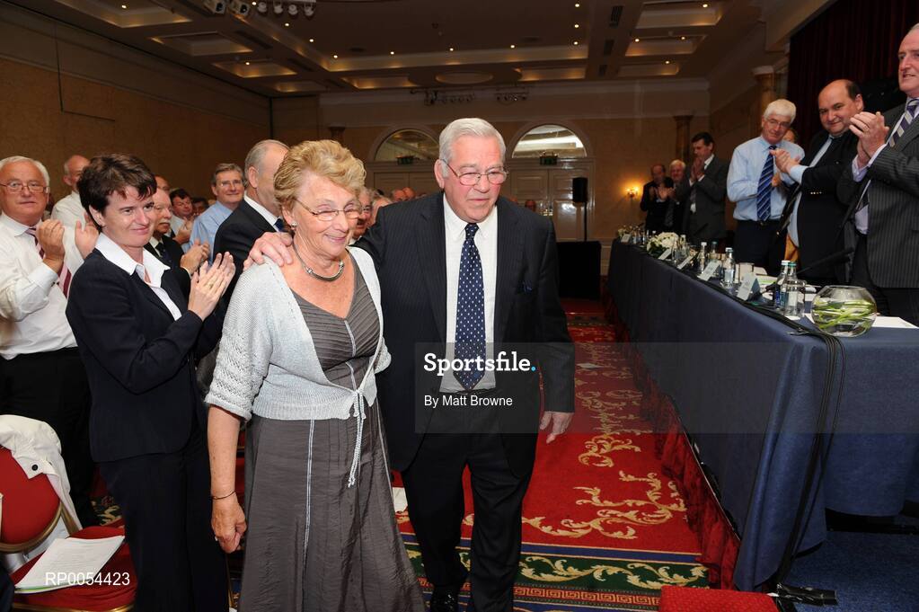 27 June 2008; Dr. Syd Millar, A former IRFU President, former IRB Chairman and former Chairman of the Celtic League, and his wife Enid before receiving a painting from new IRFU President John Lyons during the IRFU Annual Council Meeting. Ballsbridge Court Hotel, Ballsbridge, Dublin. Picture credit: Matt Browne / SPORTSFILE