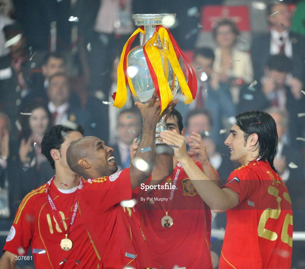 29 June 2008; Spanish players Marcos Senna, left, and Ruben de la Red, right, celebrate with the European Championship trophy. UEFA EURO 2008TM, Final, Germany v Spain, Ernst Happel Stadion, Vienna, Austria. Picture credit; Pat Murphy / SPORTSFILE