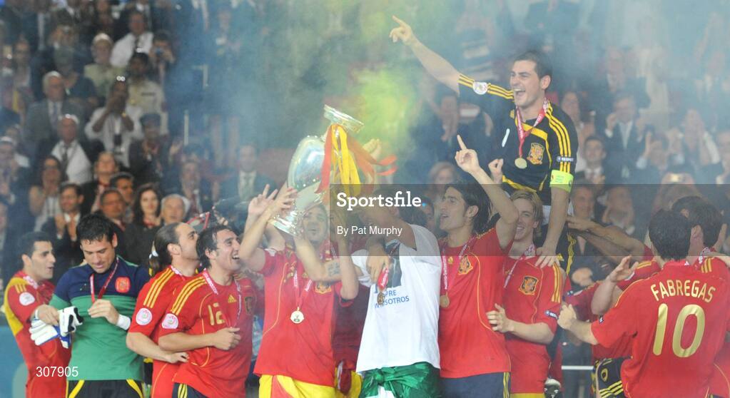 29 June 2008; The Spain team celebrate with the cup. UEFA EURO 2008TM, Final, Germany v Spain, Ernst Happel Stadion, Vienna, Austria. Picture credit; Pat Murphy / SPORTSFILE