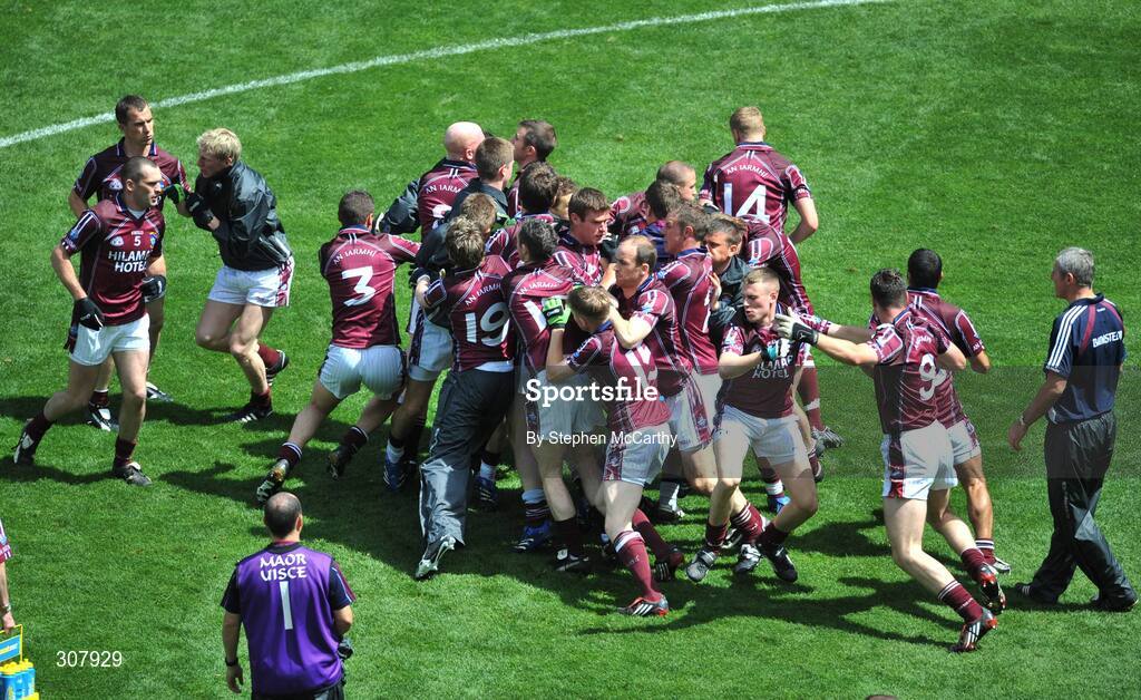 29 June 2008; Westmeath players warm up before the match. GAA Football Leinster Senior Championship Semi-Final, Dublin v Westmeath, Croke Park, Dublin. Picture credit: Stephen McCarthy / SPORTSFILE