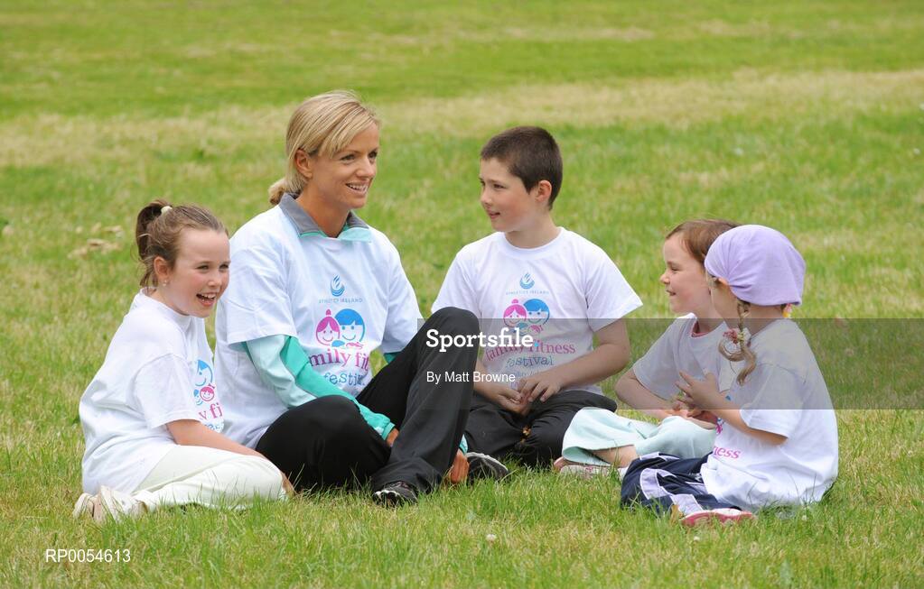 2 July 2008; Irish 3000m runner Roisin McGettigan with, from left, Lia Brady, 9, Cian May, 7, Ellie Brady,  6, and Caoimhe May, 5, at the Launch of Athletics Ireland Family Fitness Festival. Farmleigh, Phoenix Park, Dublin. For more information visit www.familyfitnessfestival.ie. Picture credit: Matt Browne / SPORTSFILE