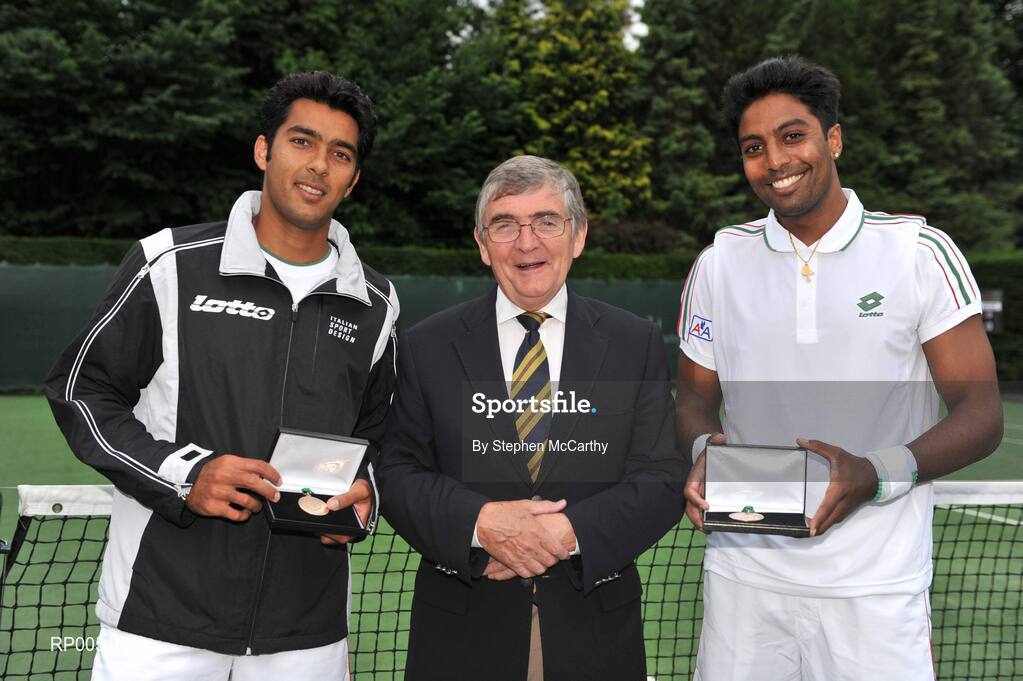 4 July 2008; Aisam-Ul-Haq Qureshi, left, and Prakash Amritraj with President of Fitzwilliam Lawn Tennis club John O'Brien after winning the Shelbourne Irish Open Mens Double Tennis Championships. Shelbourne Irish Open Mens Tennis Championships 2008, Doubles Final, Prakash Amritraj / Aisam-Ul-Haq Qureshi v Jonathan Marray / Frederik Nielsen, Fitzwilliam Lawn Tennis Club, Appian Way, Dublin. Picture credit: Stephen McCarthy / SPORTSFILE