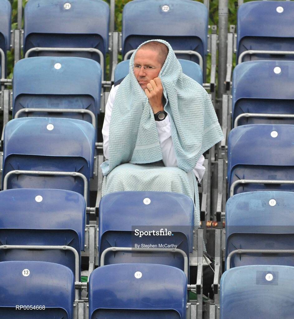 4 July 2008; A fan watches on during the match. Shelbourne Irish Open Mens Tennis Championships 2008, Doubles Final, Prakash Amritraj / Aisam-Ul-Haq Qureshi v Jonathan Marray / Frederik Nielsen, Fitzwilliam Lawn Tennis Club, Appian Way, Dublin. Picture credit: Stephen McCarthy / SPORTSFILE