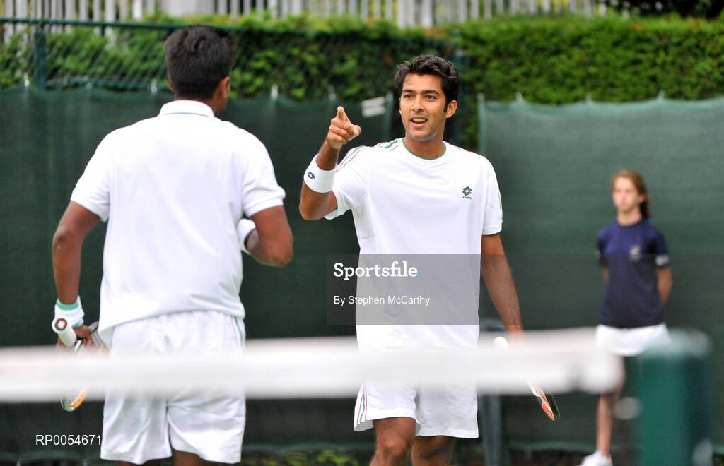 4 July 2008; Aisam-Ul-Haq Qureshi, right, and Prakash Amritraj celebrate during the their match against Jonathan Marray and Frederik Nielsen. Shelbourne Irish Open Mens Tennis Championships 2008, Doubles Final, Prakash Amritraj / Aisam-Ul-Haq Qureshi v Jonathan Marray / Frederik Nielsen, Fitzwilliam Lawn Tennis Club, Appian Way, Dublin. Picture credit: Stephen McCarthy / SPORTSFILE