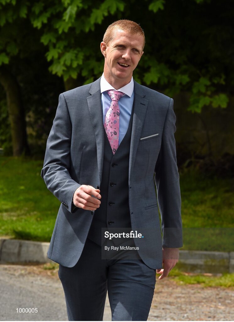 24 May 2015; RTÉ analyst Henry Shefflin arrives for the game. Munster GAA Hurling Senior Championship Quarter-Final, Clare v Limerick. Semple Stadium, Thurles, Co. Tipperary. Picture credit: Ray McManus / SPORTSFILE