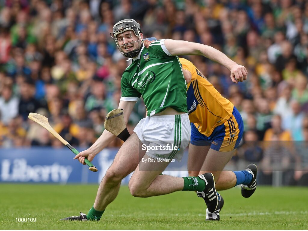24 May 2015; Declan Hannon, Limerick, in action against Conor Ryan, Clare. Munster GAA Hurling Senior Championship Quarter-Final, Clare v Limerick. Semple Stadium, Thurles, Co. Tipperary. Picture credit: Ray McManus / SPORTSFILE