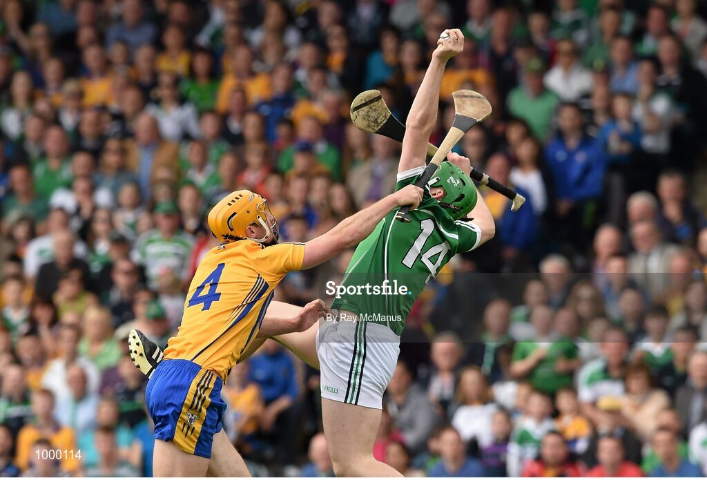 24 May 2015; Shane Dowling, Limerick, in action against Cian Dillon, Clare. Munster GAA Hurling Senior Championship Quarter-Final, Clare v Limerick. Semple Stadium, Thurles, Co. Tipperary. Picture credit: Ray McManus / SPORTSFILE