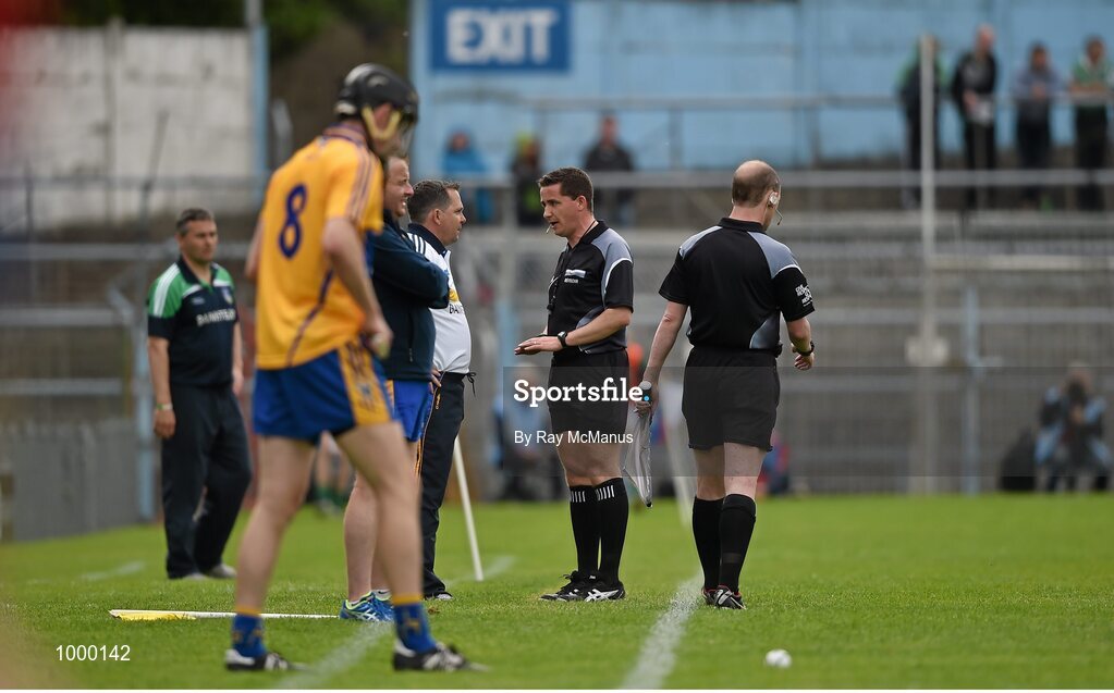 24 May 2015; Referee Colm Lyons speaks to Clare manager Davy Fitzgerald during the first half. Munster GAA Hurling Senior Championship Quarter-Final, Clare v Limerick. Semple Stadium, Thurles, Co. Tipperary. Picture credit: Ray McManus / SPORTSFILE
