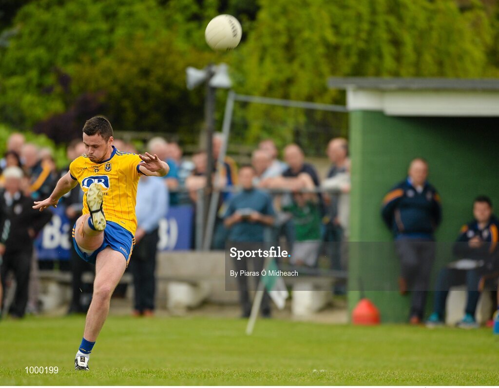 24 May 2015; Donie Shine, Roscommon, takes a free. Connacht GAA Football Senior Championship Quarter-Final, London v Roscommon. Páirc Smárgaid, Ruislip, London, England. Picture credit: Piaras Ó Mídheach / SPORTSFILE