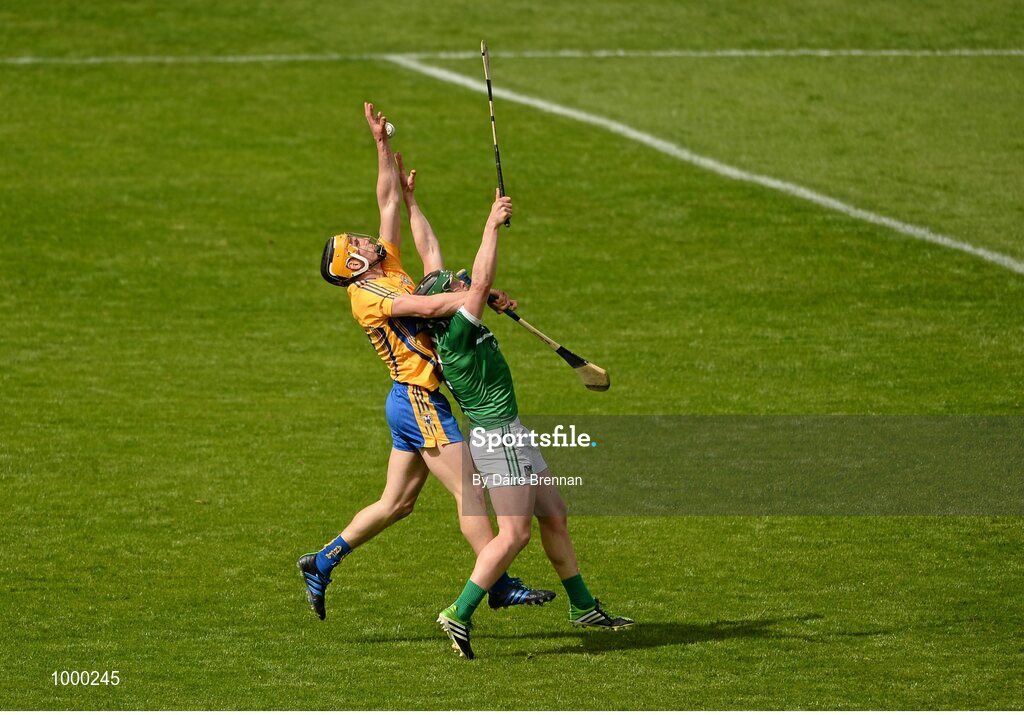 24 May 2015; Stephen Walsh, Limerick, in action against John Conlon, Clare. Munster GAA Hurling Senior Championship Quarter-Final, Clare v Limerick. Semple Stadium, Thurles, Co. Tipperary. Picture credit: Dáire Brennan / SPORTSFILE