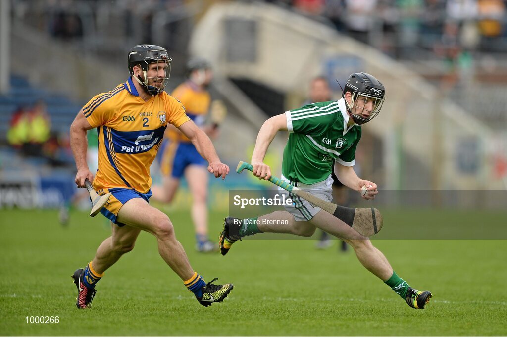 24 May 2015; Graeme Mulcahy, Limerick, in action against Domhnall O'Donovan, Clare. Munster GAA Hurling Senior Championship Quarter-Final, Clare v Limerick. Semple Stadium, Thurles, Co. Tipperary. Picture credit: Dáire Brennan / SPORTSFILE