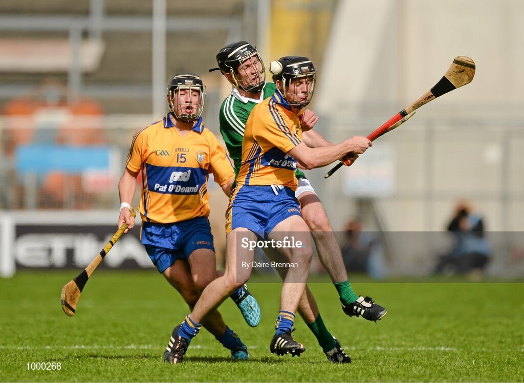 24 May 2015; Donal O'Grady, Limerick, in action against David Reidy, left, and Jack Browne, Clare. Munster GAA Hurling Senior Championship Quarter-Final, Clare v Limerick. Semple Stadium, Thurles, Co. Tipperary. Picture credit: Dáire Brennan / SPORTSFILE