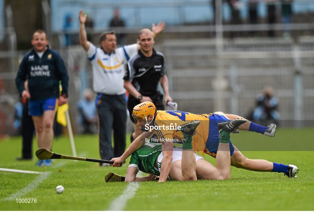 24 May 2015; Cian Dillon, Clare, in action against Shane Dowling, Limerick. Moments later the Clare manager Davy Fitzgerald was cautioned by the match referee. Munster GAA Hurling Senior Championship Quarter-Final, Clare v Limerick. Semple Stadium, Thurles, Co. Tipperary. Picture credit: Ray McManus / SPORTSFILE