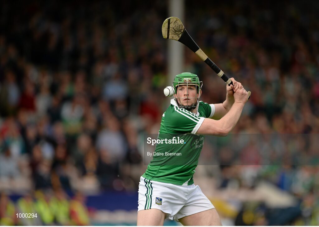 24 May 2015; Shane Dowling, Limerick, strikes a free in the 62nd minute, which he later admitted was wide, but was given as a point by the umpires. Munster GAA Hurling Senior Championship Quarter-Final, Clare v Limerick. Semple Stadium, Thurles, Co. Tipperary. Picture credit: Dáire Brennan / SPORTSFILE