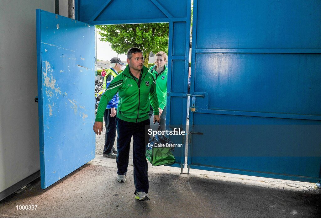 24 May 2015; Limerick manager TJ Ryan arrives in Semple Stadium. Munster GAA Hurling Senior Championship Quarter-Final, Clare v Limerick. Semple Stadium, Thurles, Co. Tipperary. Picture credit: Dáire Brennan / SPORTSFILE