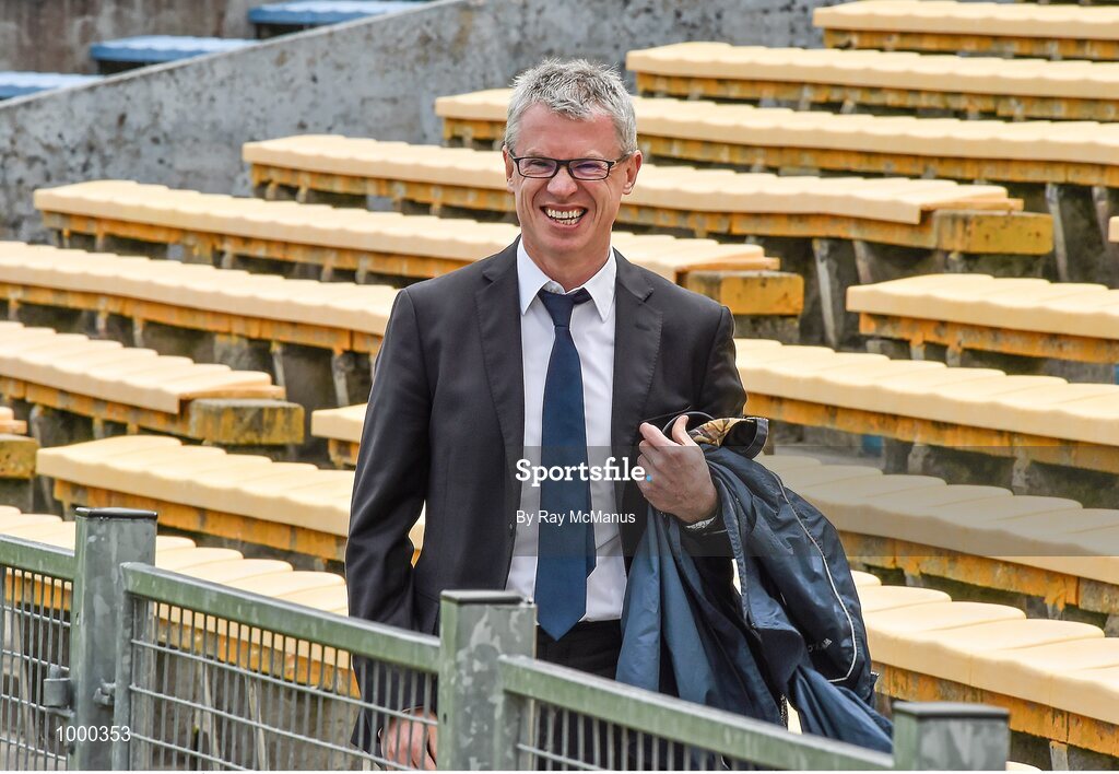 24 May 2015; Former Derry footballer and RTÉ analyst Joe Brolly makes his way to the game. Munster GAA Hurling Senior Championship Quarter-Final, Clare v Limerick. Semple Stadium, Thurles, Co. Tipperary. Picture credit: Ray McManus / SPORTSFILE