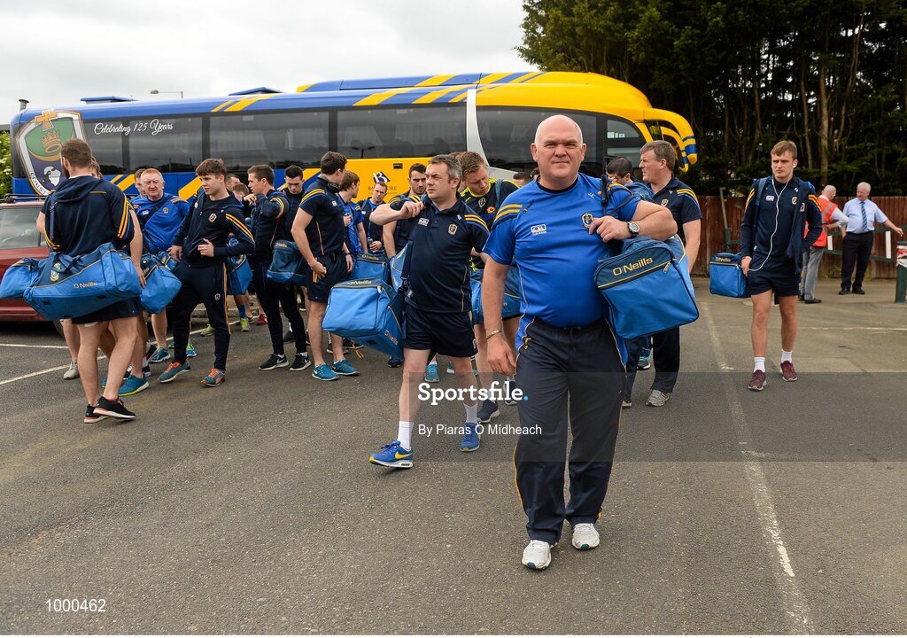 24 May 2015; Roscommon manager John Evans leads his squad to the dressing room ahead of the game. Connacht GAA Football Senior Championship Quarter-Final, London v Roscommon. Páirc Smárgaid, Ruislip, London, England. Picture credit: Piaras Ó Mídheach / SPORTSFILE