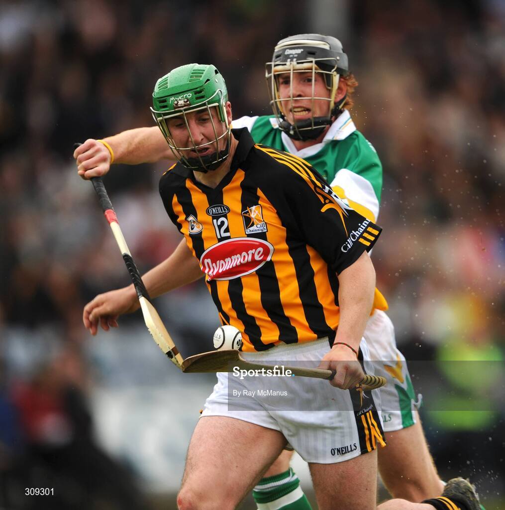 15 June 2008; Eoin Larkin, Kilkenny, in action against Diarmuid Horan, Offaly. GAA Hurling Leinster Senior Championship Semi-Final, Offaly v Kilkenny, O'Moore Park, Portlaoise, Co. Laois. Picture credit: Ray McManus / SPORTSFILE