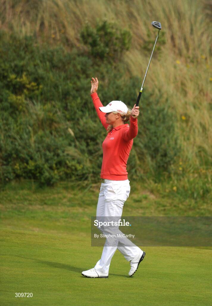 13 July 2008; Suzann Pettersen, Norway, celebrates on the 18th green after winning the AIB Ladies Irish Open Golf Championship. Portmarnock Hotel and Golf Links, Co. Dublin. Picture credit: Stephen McCarthy / SPORTSFILE