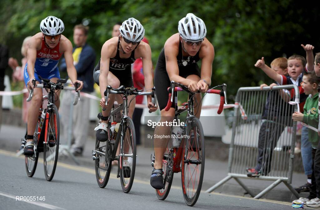 12 July 2008; Emma Davis, Ireland, centre, forms and early break with Jenna Shoemaker, USA, right, and eventual winner Lenka Zemanova, Czech Republic, in action during the cycling discipline of the Women's Elite Race at the triAthlone event. Over 1,500 competitors took part in the third running of triAthlone sponsored by Waterways Ireland. triAthlone will host the European Triathlon Championships in 2010, the first time the event has ever been held in Ireland. Waterways Ireland triAthlone Triathlon, Athlone, Co. Westmeath. Picture credit: Stephen McCarthy / SPORTSFILE