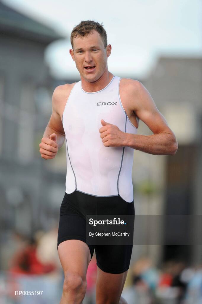 12 July 2008; Eventual third place Aaron Farlow, Australia, in action during the running discipline of the Men's Elite Race at the triAthlone event. Over 1,500 competitors took part in the third running of triAthlone sponsored by Waterways Ireland. triAthlone will host the European Triathlon Championships in 2010, the first time the event has ever been held in Ireland. Waterways Ireland triAthlone Triathlon, Athlone, Co. Westmeath. Picture credit: Stephen McCarthy / SPORTSFILE