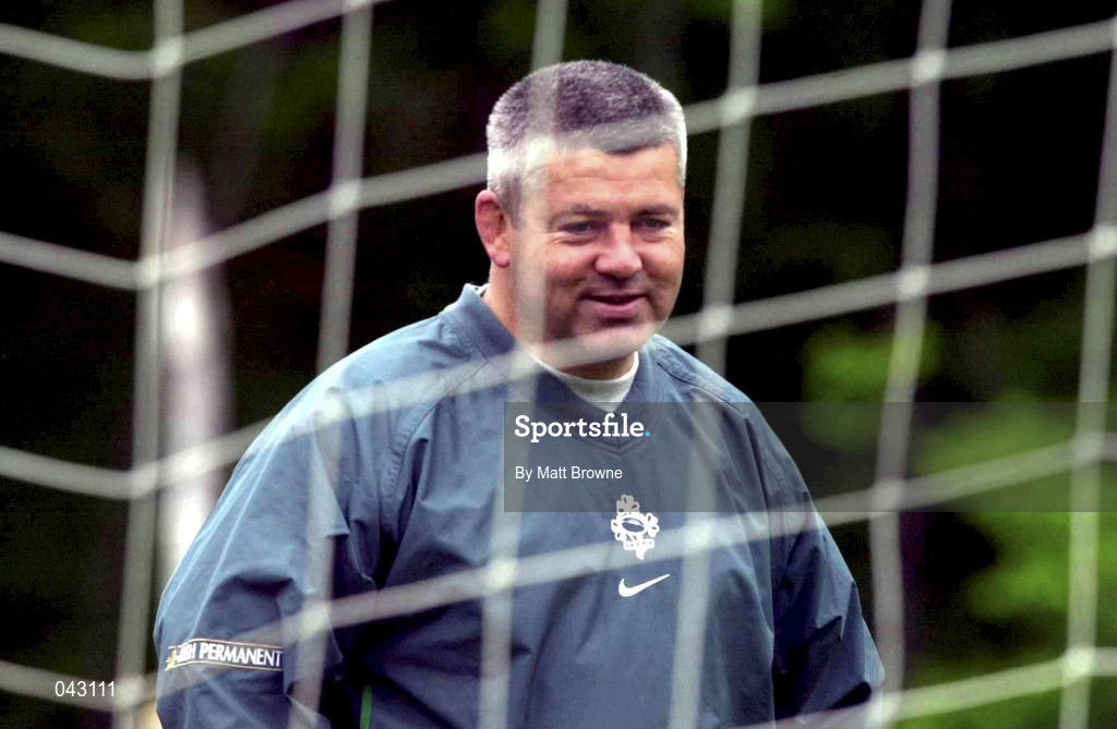6 June 2000; Ireland coach Warren Gatland during an Ireland Rugby training session in Manchester, New Hampshire, USA. Photo by Matt Browne/Sportsfile