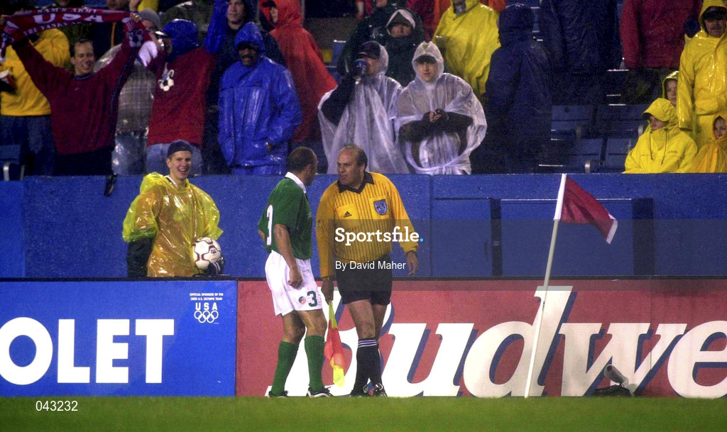 6 June 2000; Terry Phelan of Republic of Ireland remonstrates with assistant referee Jose Ramos Rizo following the USA's equalising goal during the US Nike Cup match between USA and Republic of Ireland at Foxboro Stadium in Foxborough, Massachusetts, USA. Photo by David Maher/Sportsfile