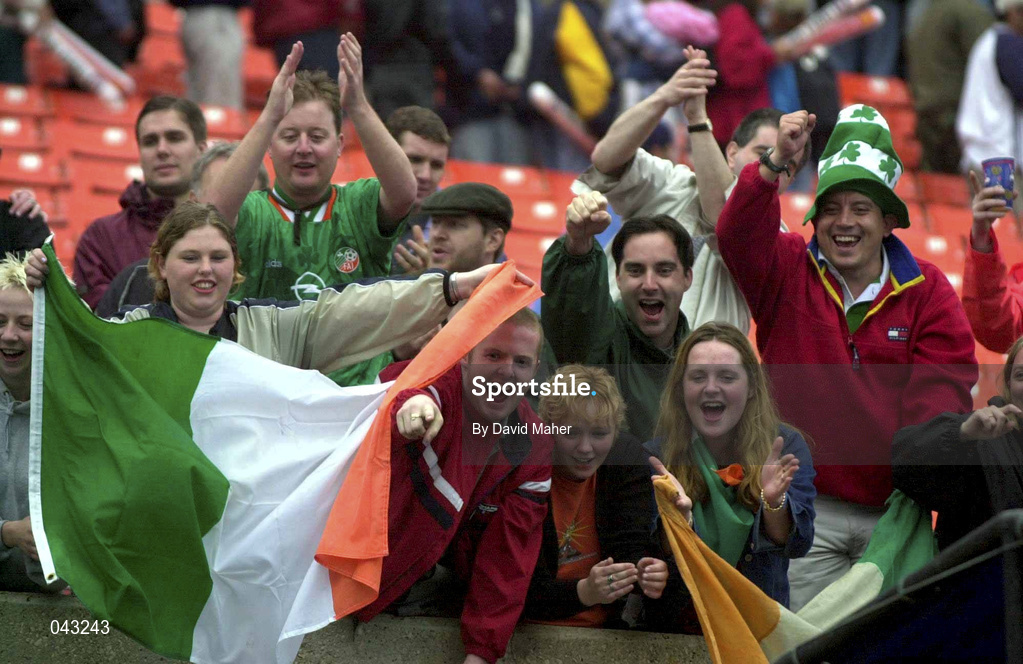 4 June 2000; Republic of Ireland supporters celebrate following the US Nike Cup game between Republic of Ireland and Mexico at Soldier Field in Chicago, Illnois, USA. Photo by David Maher/Sportsfile