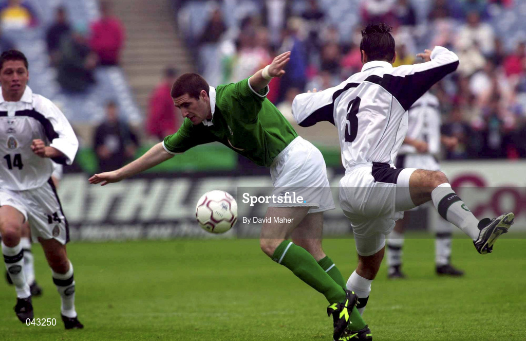 4 June 2000; Mark Kennedy of Republic of Ireland in action against Joaquain Beltran of Mexico during the US Nike Cup game between Republic of Ireland and Mexico at Soldier Field in Chicago, Illnois, USA. Photo by David Maher/Sportsfile