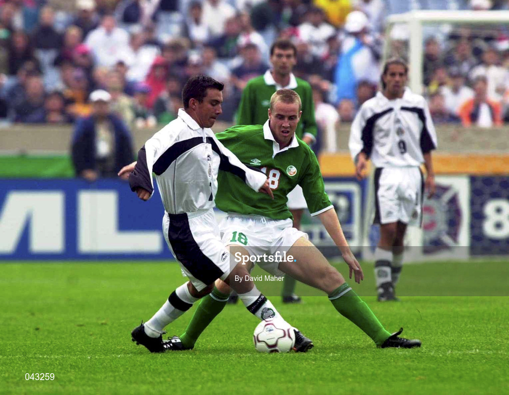 4 June 2000; Barry Quinn of Republic of Ireland in action against Israel Loapez of Mexico during the US Nike Cup game between Republic of Ireland and Mexico at Soldier Field in Chicago, Illnois, USA. Photo by David Maher/Sportsfile