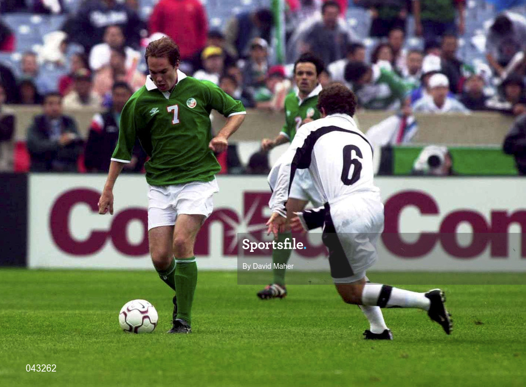 4 June 2000; Jason McAteer of Republic of Ireland in action against Gerardo Torrado of Mexico during the US Nike Cup game between Republic of Ireland and Mexico at Soldier Field in Chicago, Illnois, USA. Photo by David Maher/Sportsfile