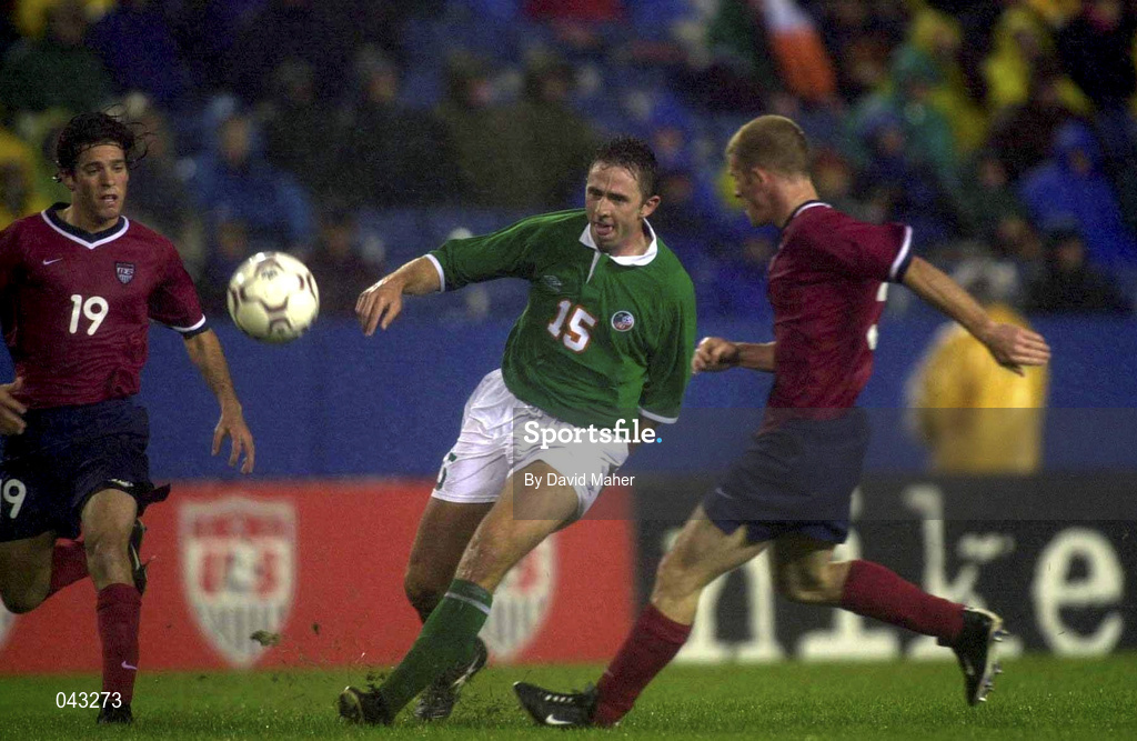 6 June 2000; Gareth Farrelly of Republic of Ireland in action against Ben Olsen, left, and Gregg Berhalter of USA during the US Nike Cup match between USA and Republic of Ireland at Foxboro Stadium in Foxborough, Massachusetts, USA. Photo by David Maher/Sportsfile