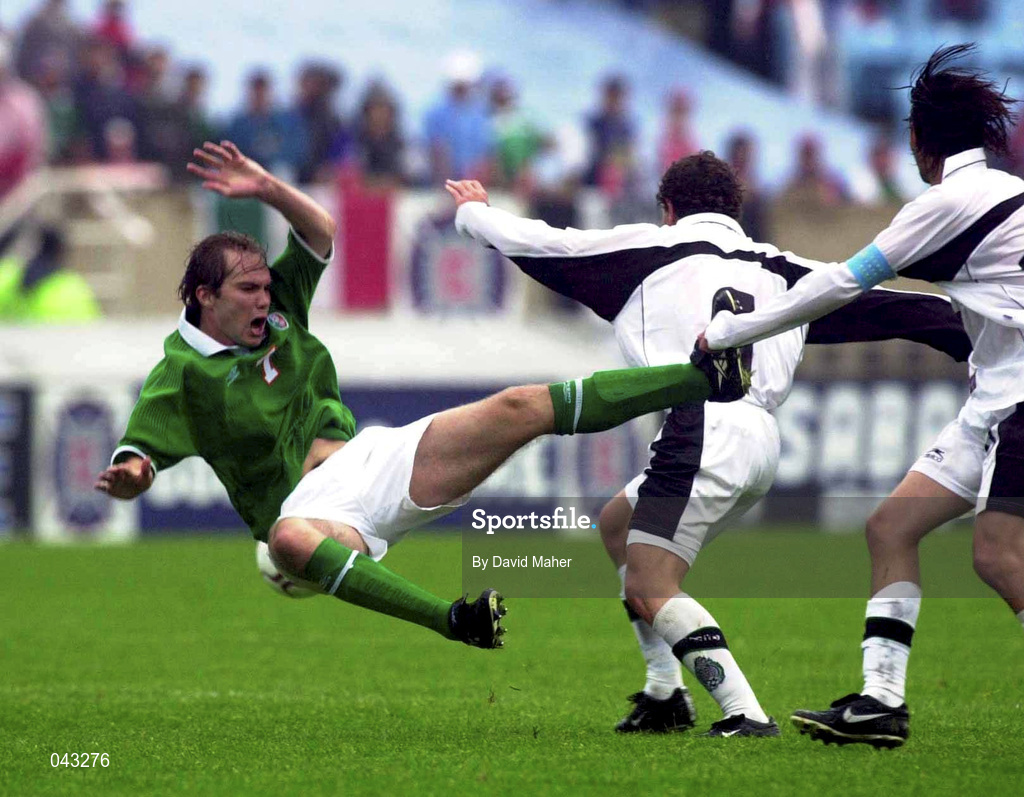4 June 2000; Jason McAteer of Republic of Ireland Israel Lopez of Mexico during the US Nike Cup game between Republic of Ireland and Mexico at Soldier Field in Chicago, Illnois, USA. Photo by David Maher/Sportsfile