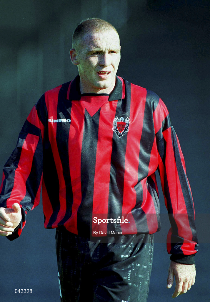 22 July 2000; Glen Crowe of Bohemians during the Derek Swan Testimonial match between Bohemians and Tranmere Rovers at Dalymount Park in Dublin. Photo by David Maher/Sportsfile