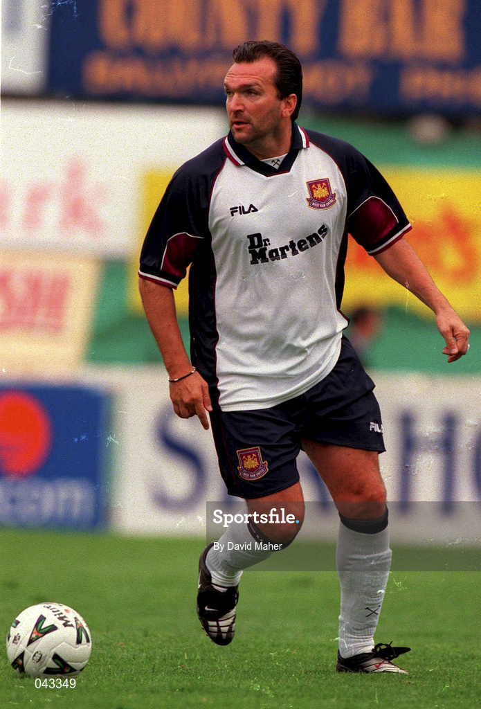 23 July 2000; Neil Ruddock of West Ham United during the Pre-Season Friendly match between St Patrick's Athletic and West Ham United at Richmond Park in Dublin. Photo by David Maher/Sportsfile